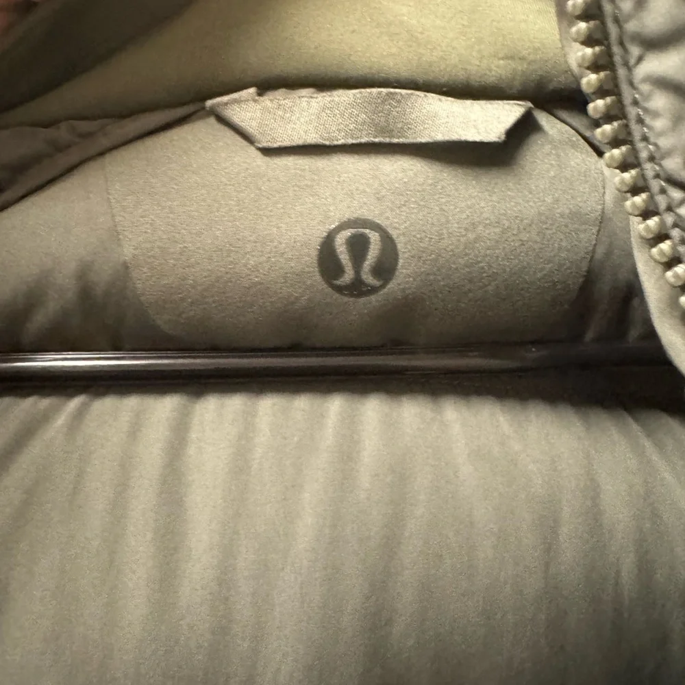 MENS M LULULEMON OLIVE GREEN JACKET